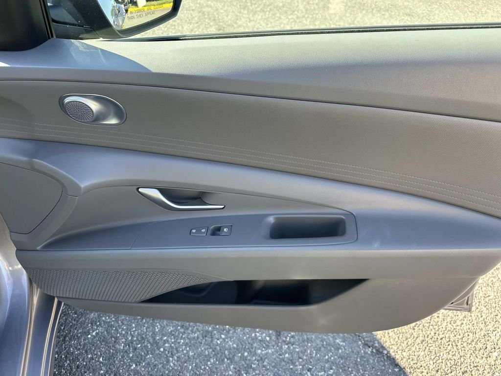 Certified Used 2025  Hyundai Blue image 12