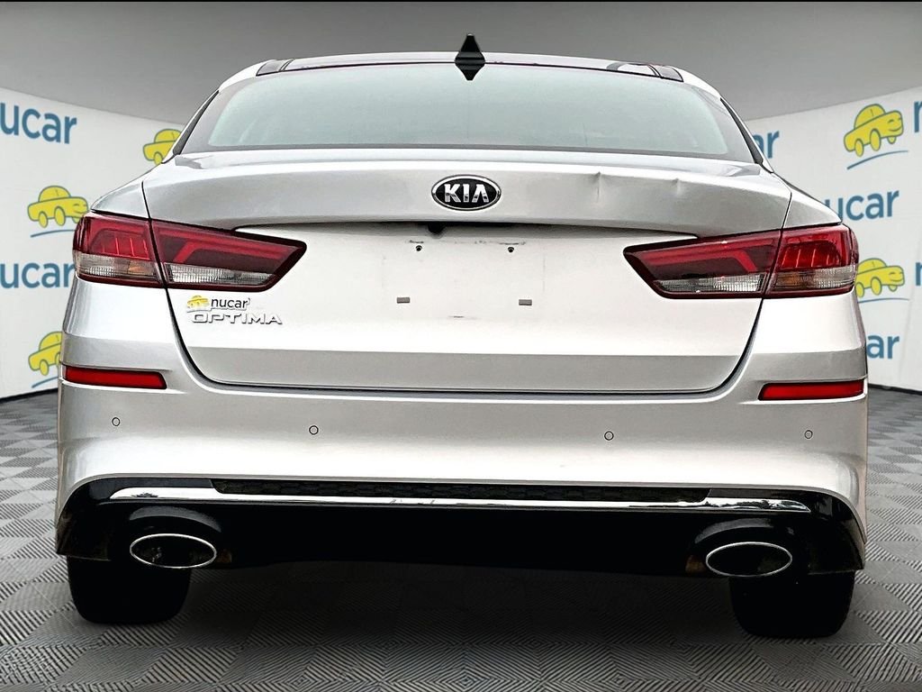 Used 2020 Silver Kia SE image 5