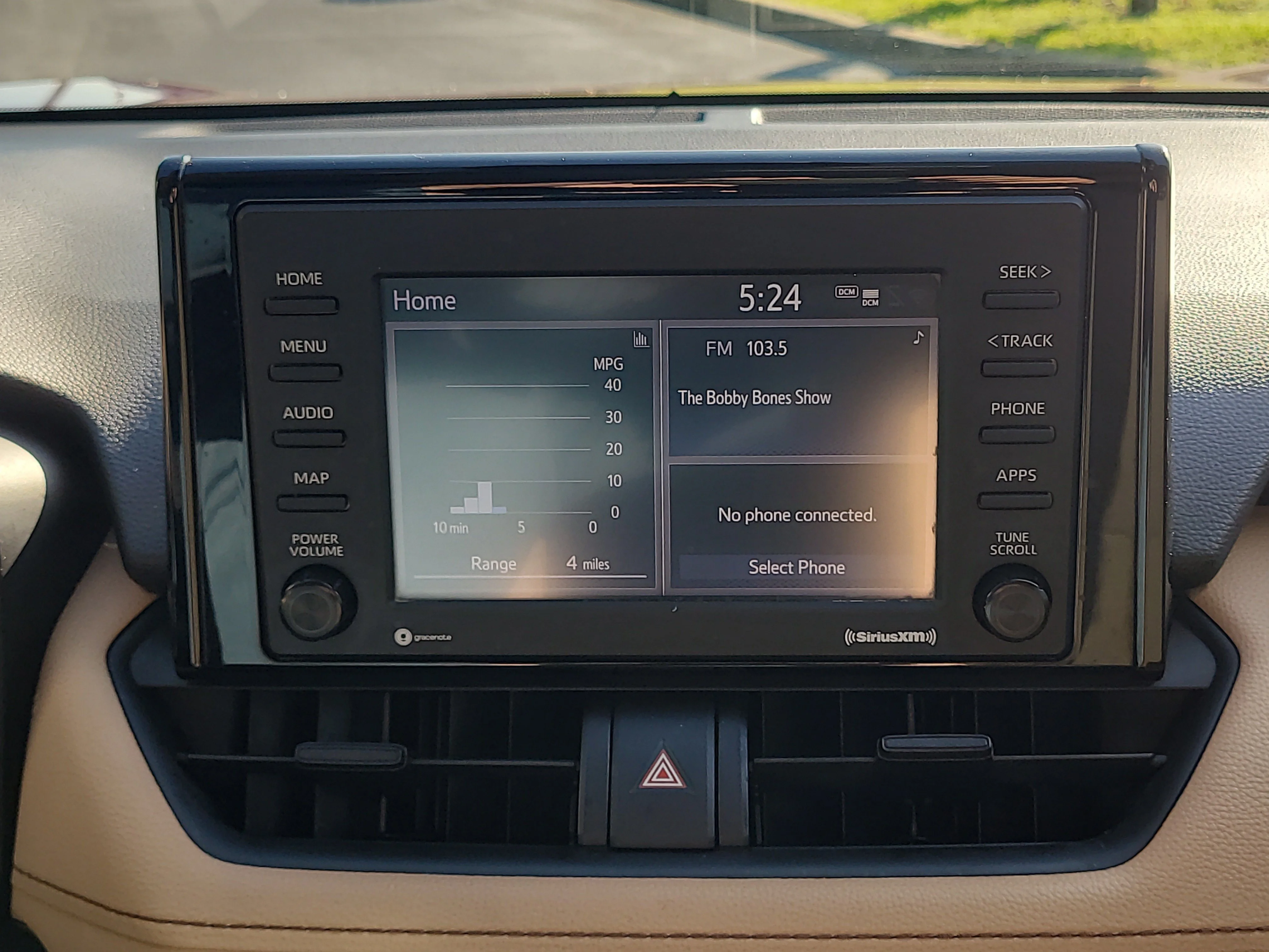Used 2020 Pearl Toyota LE image 20