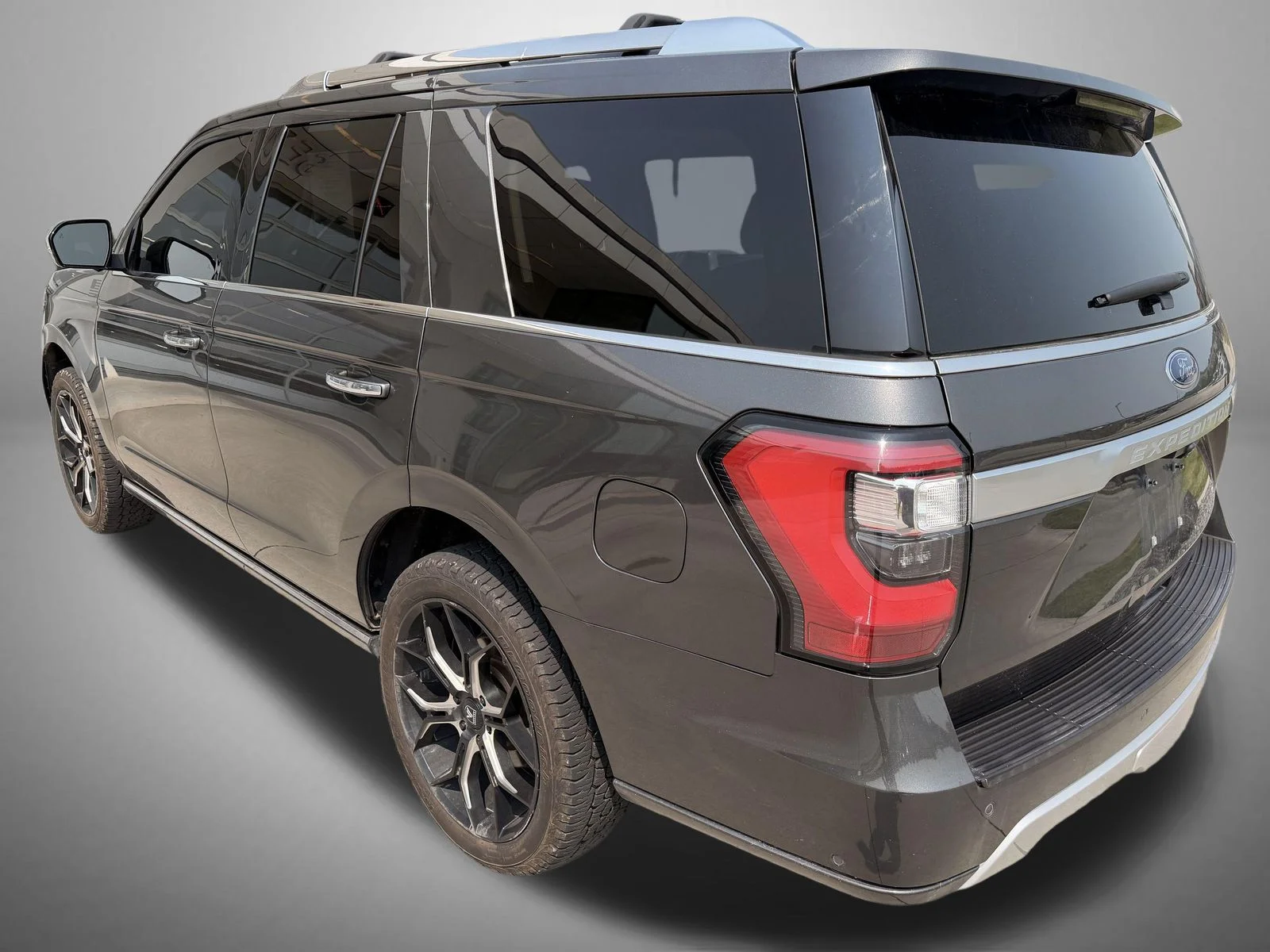 Used 2019 Gray Ford Platinum image 4