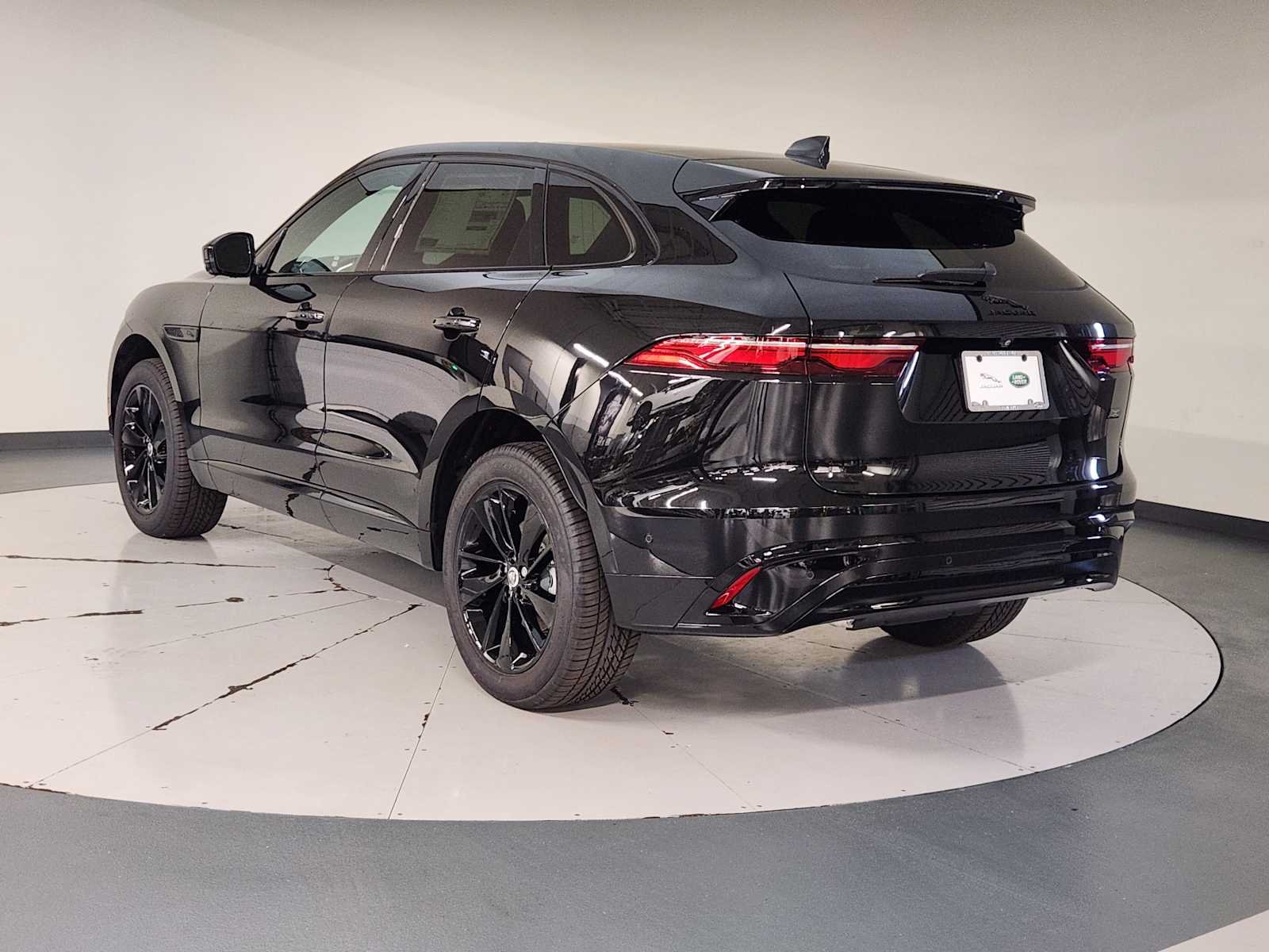 2026 Jaguar F-Pace R-Dynamic S - Photo 6