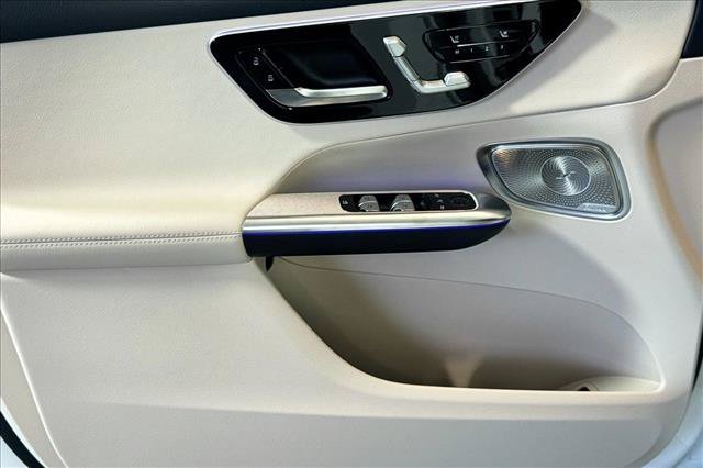 New 2026 Polar White Mercedes-Benz GLC 300 image 46