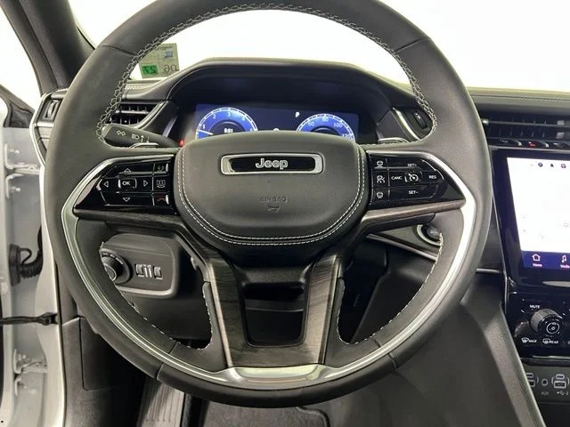 Used 2023 White Jeep Overland image 23