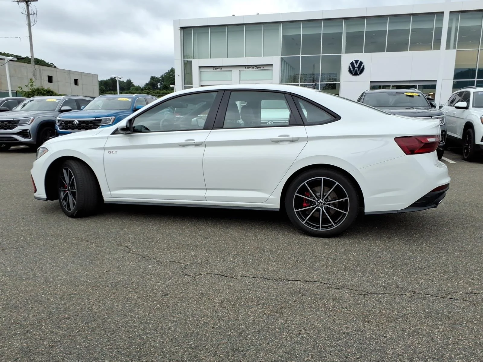 Certified Used 2025 Pure White Volkswagen Autobahn image 8