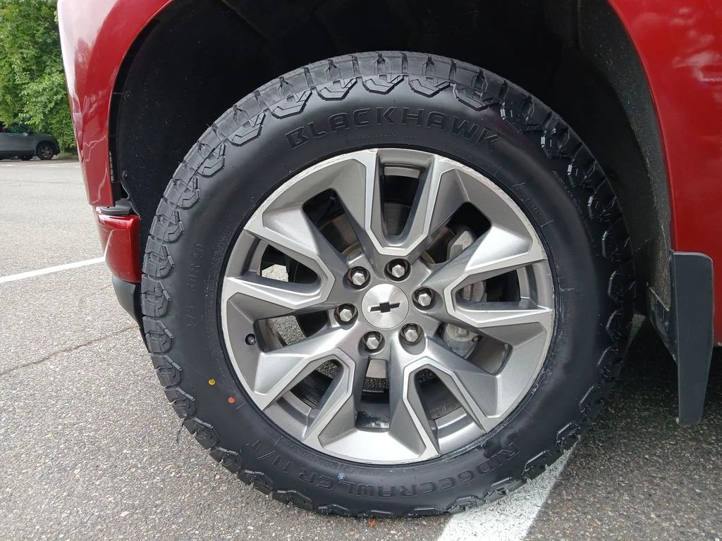Used 2021 Red Chevrolet RST image 36