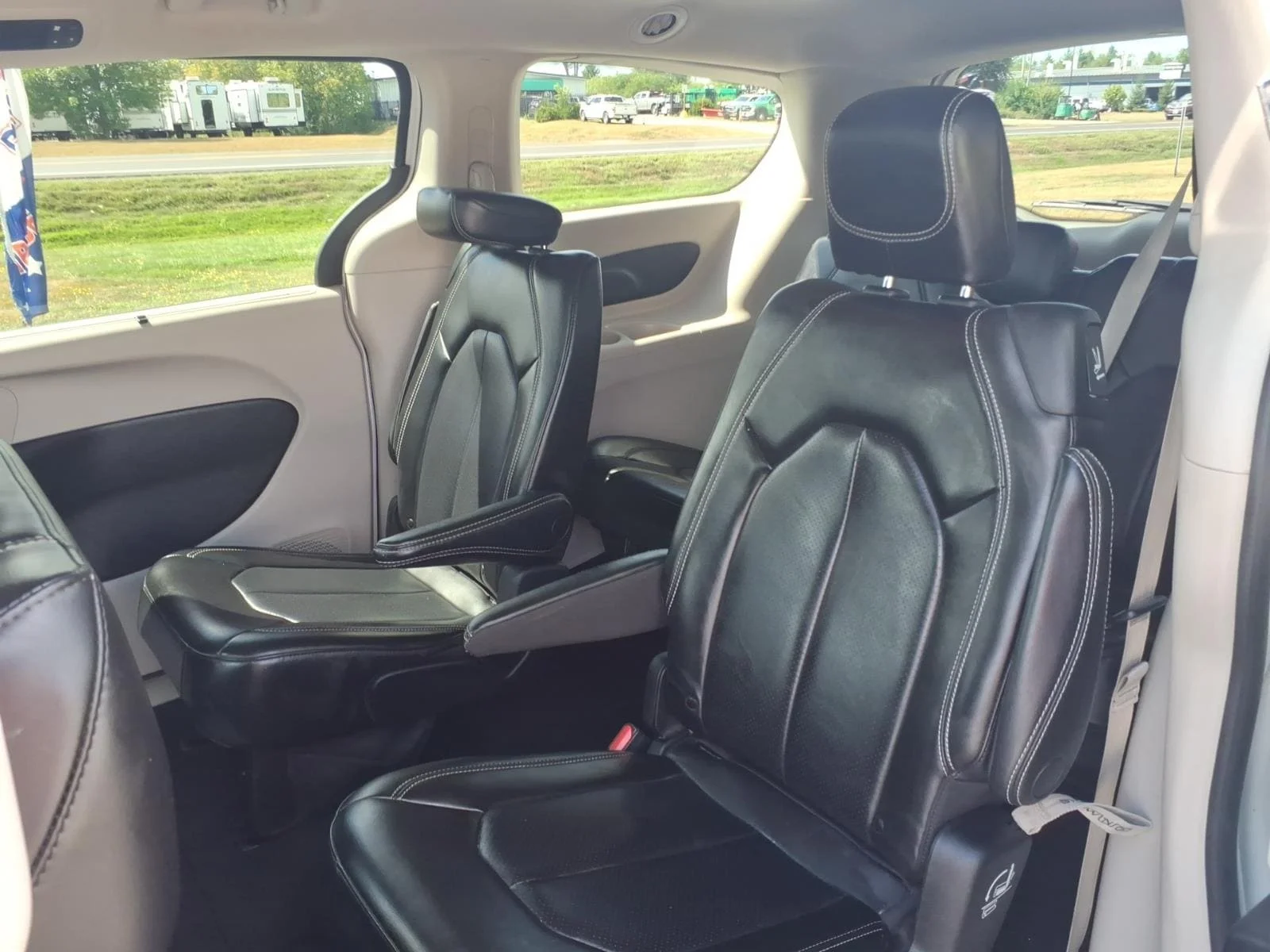 Used 2023 Bright White Clearcoat Chrysler Touring L image 16