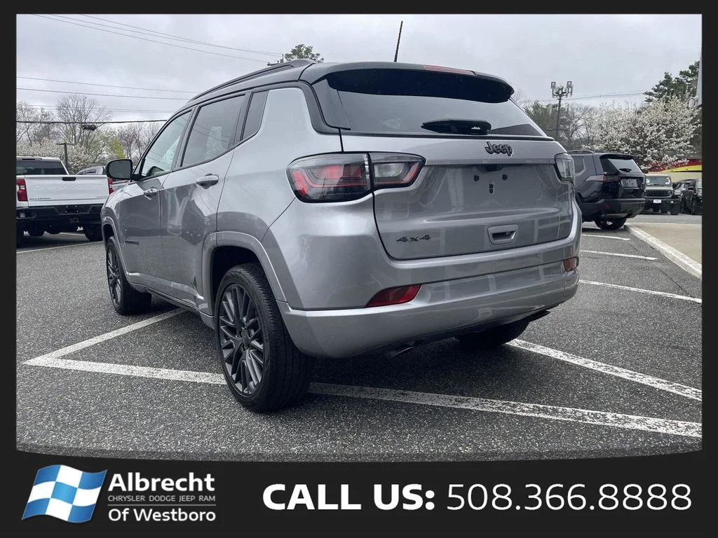 Used 2023 Silver Jeep Limited image 3