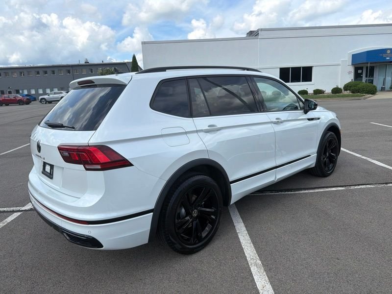 Used 2023 White Volkswagen 2.0T SE R-Line Black image 3