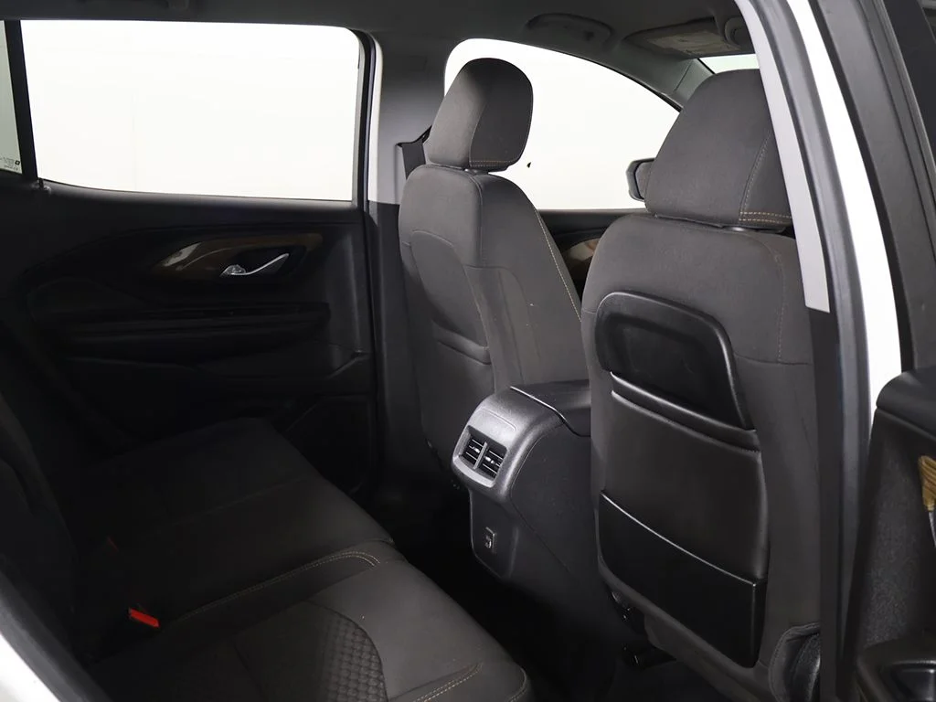 Used 2020 White GMC SLE image 20