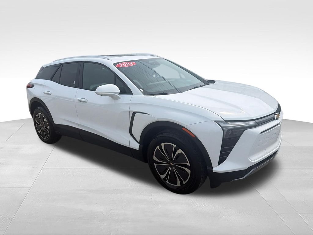 Used 2024 White Chevrolet LT image 7