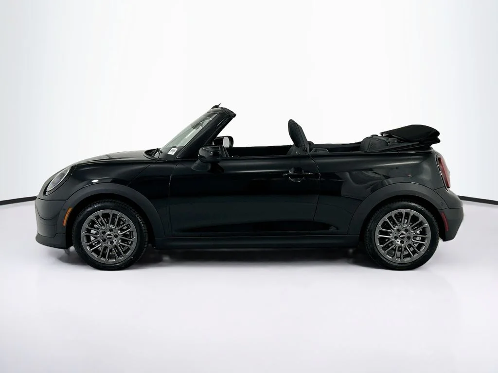 New 2026 Midnight Black II Metallic MINI Signature Plus image 8