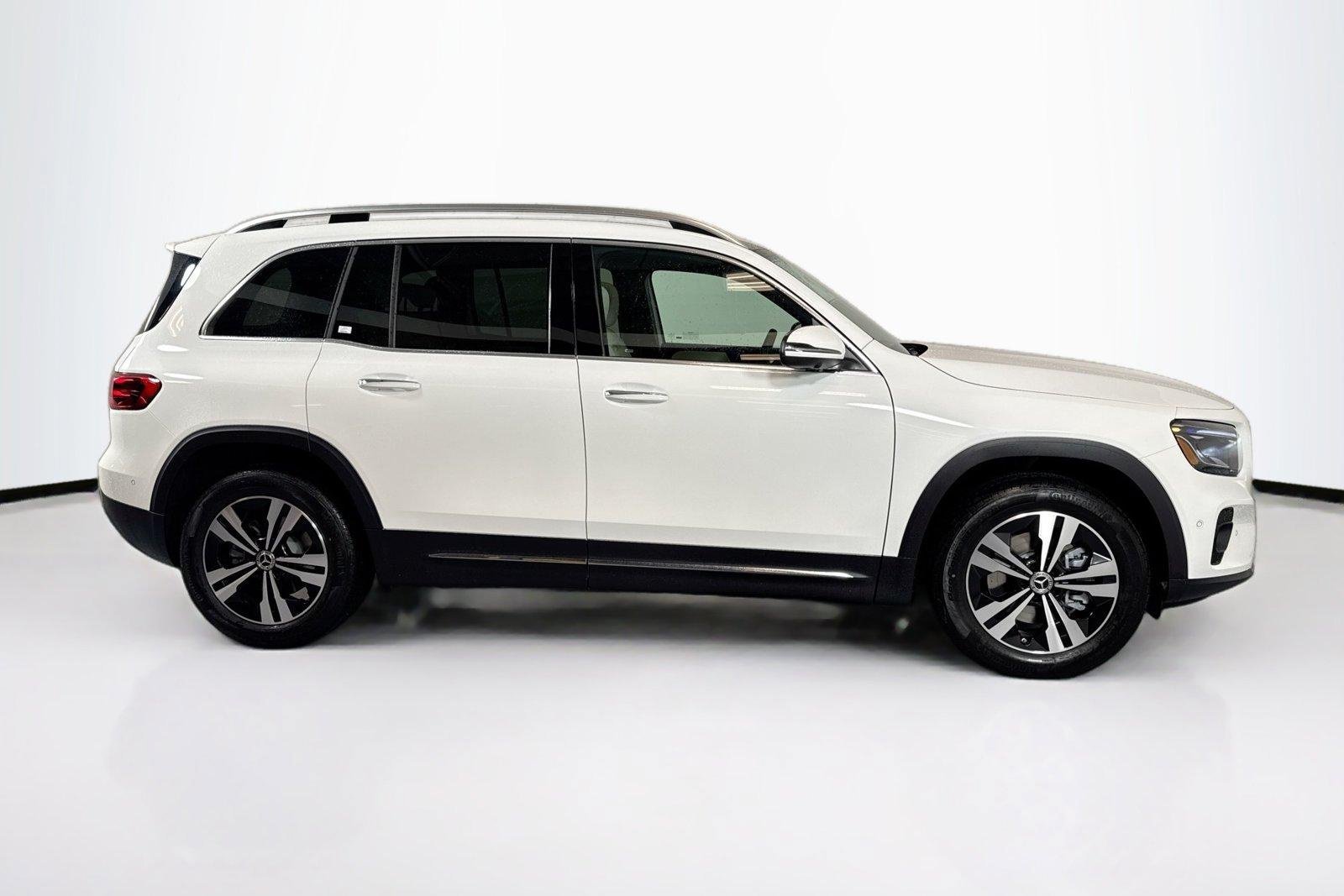 New 2026 Polar White Mercedes-Benz GLB 250 image 4