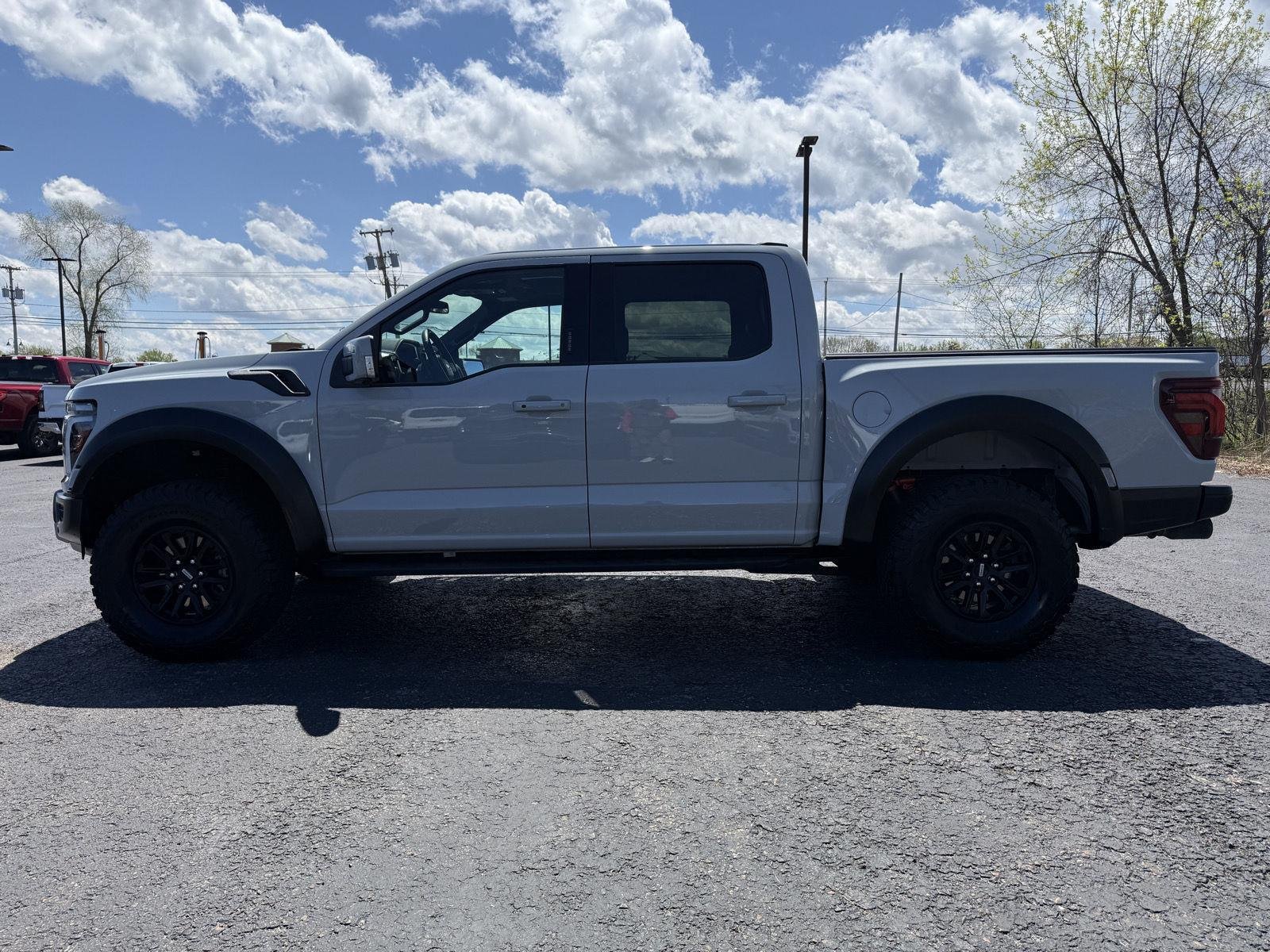 Used 2024 Avalanche Gray Ford Raptor image 21