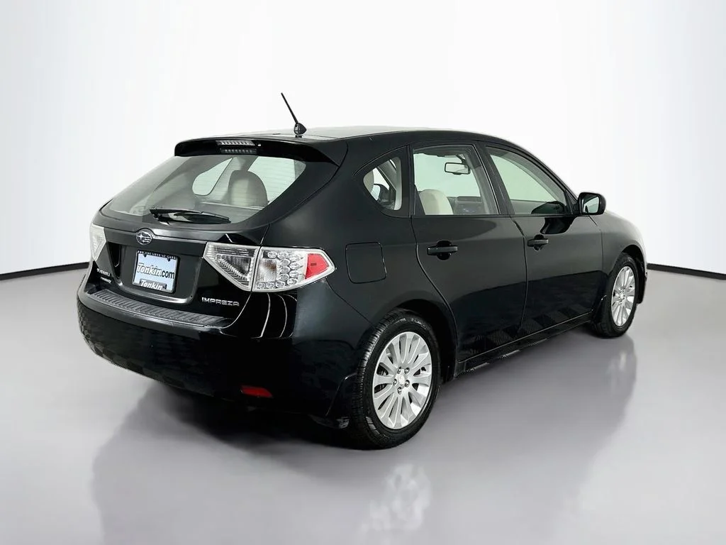 Used 2011 Obsidian Black Pearl Subaru 2.5i image 8