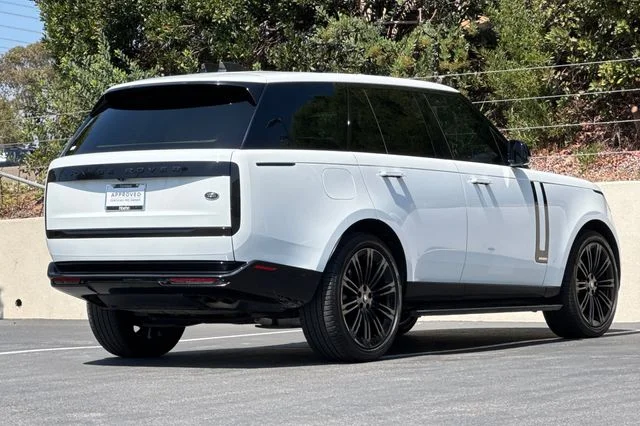 Used 2023 White Land Rover Autobiography image 5
