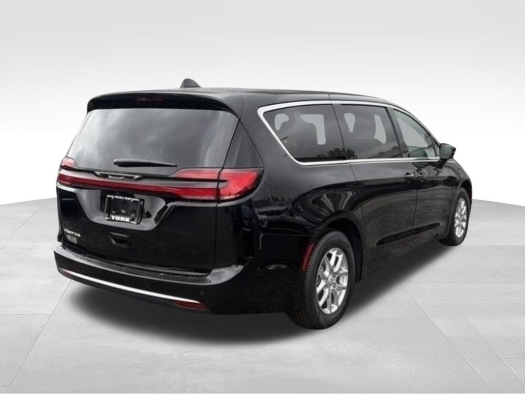 New 2027 Diamond Black Crystal Pearl-Coat Exterior Paint Chrysler Select image 5