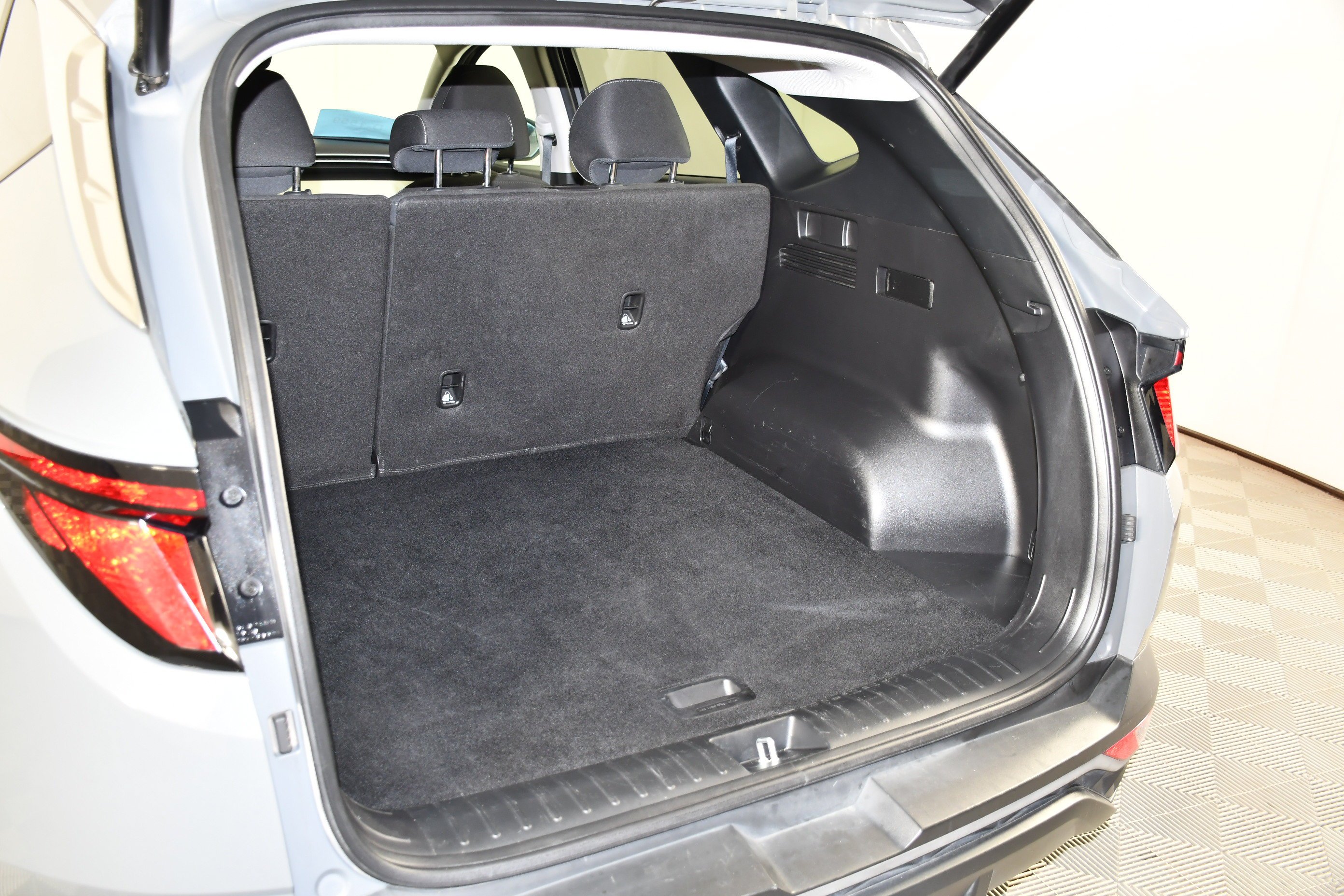 Used 2024 Hampton Gray Hyundai SEL image 39