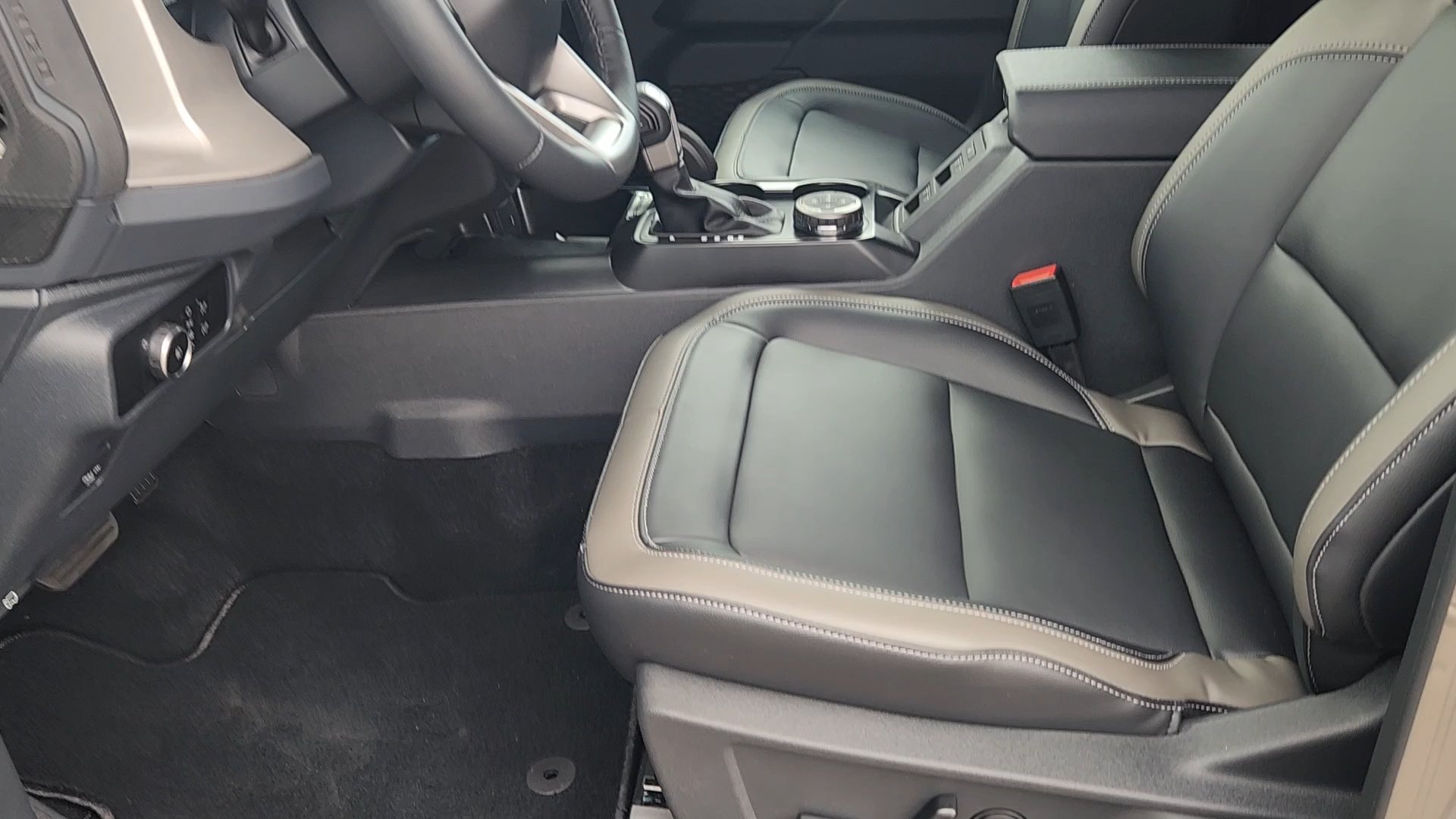 New 2026 Marsh Gray Ford Outer Banks image 32