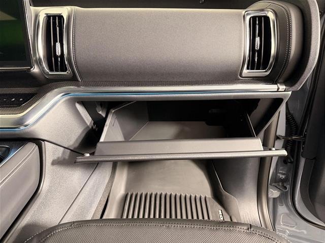 New 2026 Glacier Gray Metallic Tri-Coat Ford Platinum® image 71