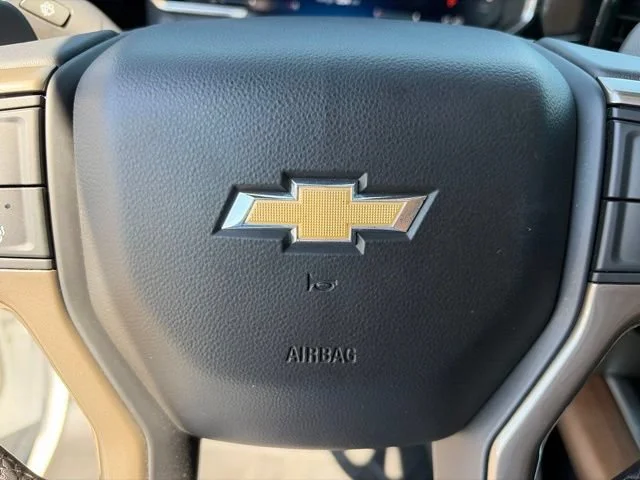 Used 2023 IRIDESCENT PEARL TRICOAT Chevrolet High Country image 20