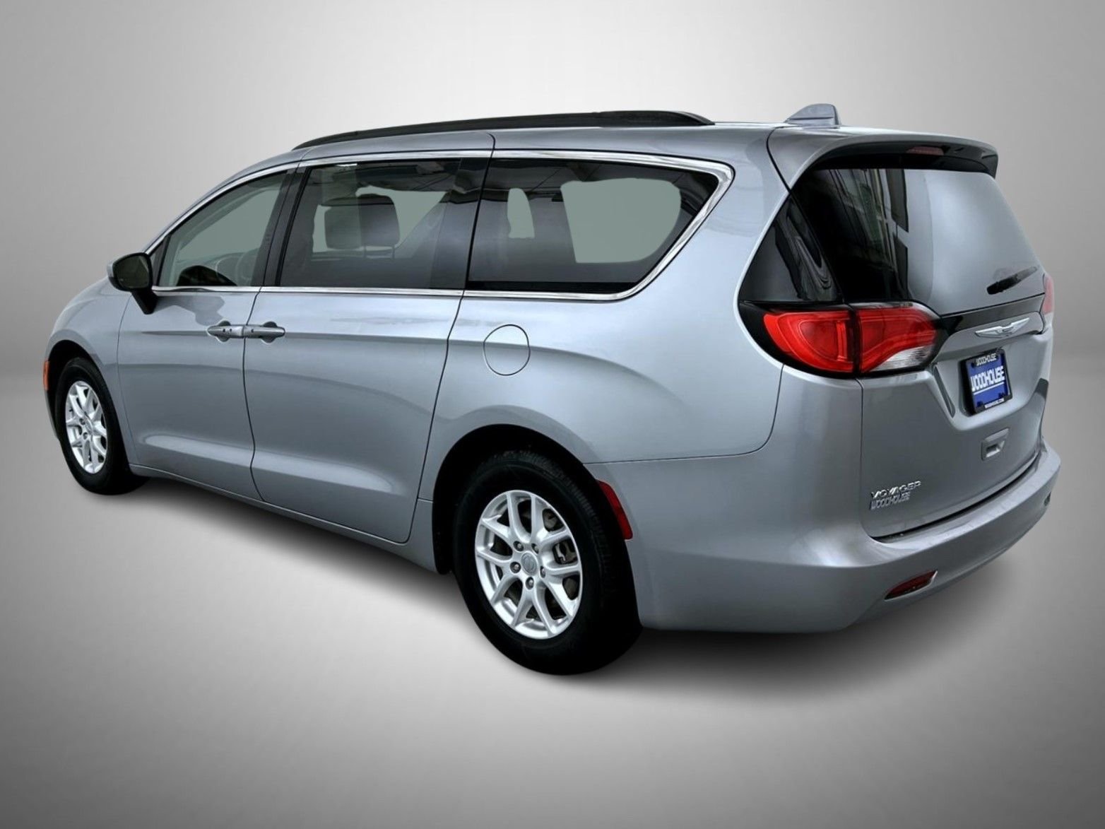 Used 2020 Silver Chrysler LXI image 7