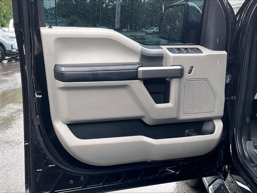 Used 2020 Black Ford XLT image 9