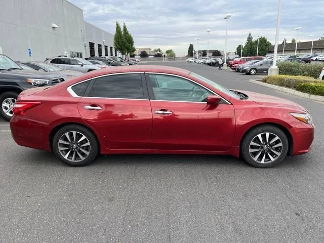 Used 2016 Cayenne Red Nissan 2.5 SV image 4