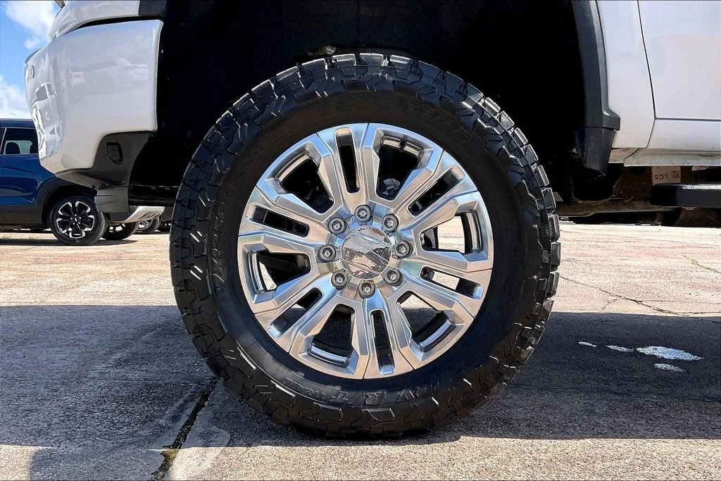 Used 2023 White Chevrolet High Country image 34