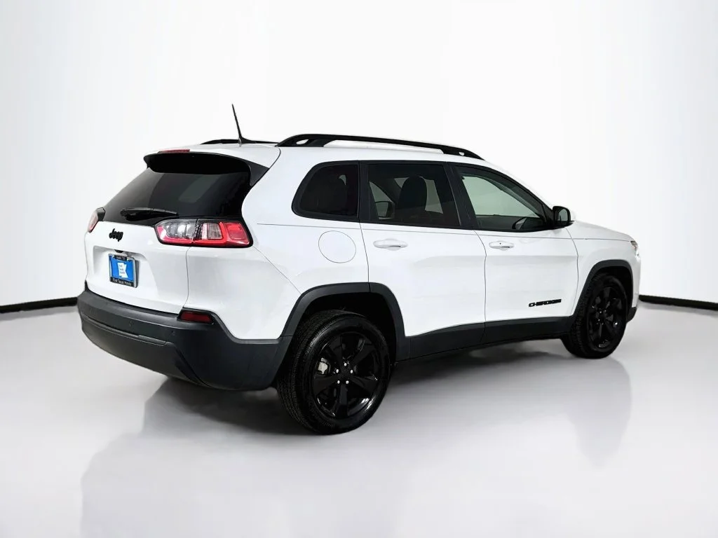 Used 2020 Bright White Clearcoat Jeep Latitude Plus image 8