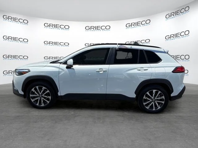 Used 2022 Beige Toyota XLE image 4