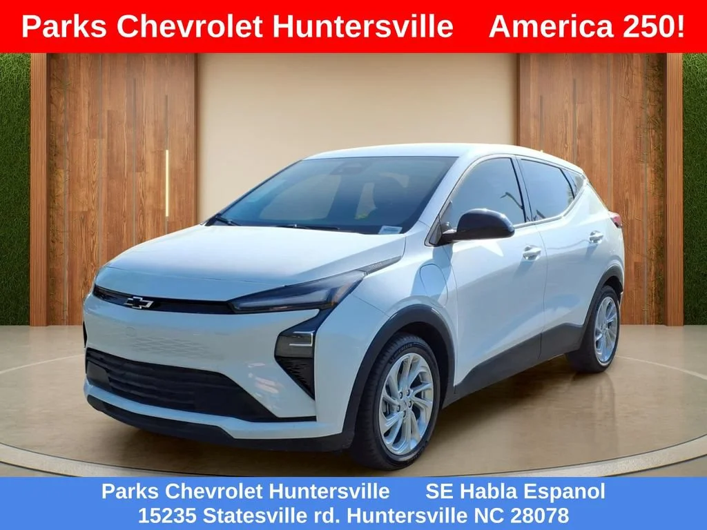 New 2027 Summit White Chevrolet LT image 26