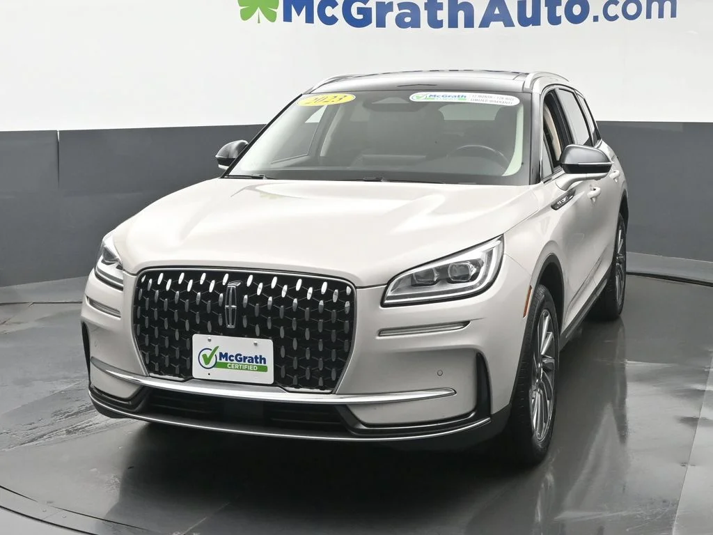 Used 2023 White Lincoln Reserve image 23
