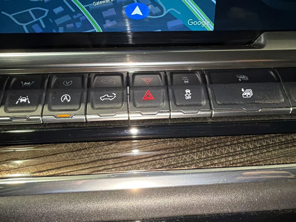 Used 2025 Summit White Chevrolet LT image 33