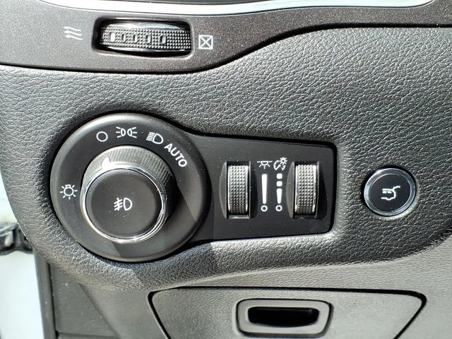 Used 2019 White Jeep Trailhawk image 30