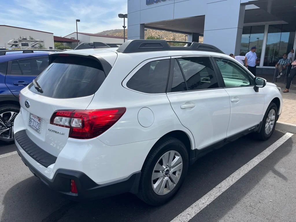 Used 2019 Crystal White Pearl Subaru 2.5i Premium image 1