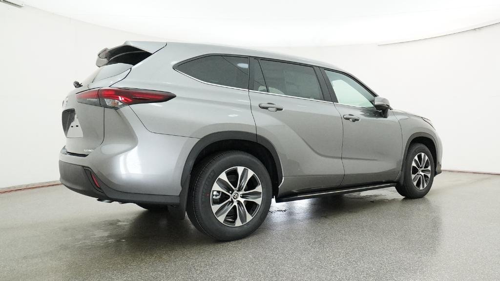 New 2026 Heavy Metal Toyota XLE image 15
