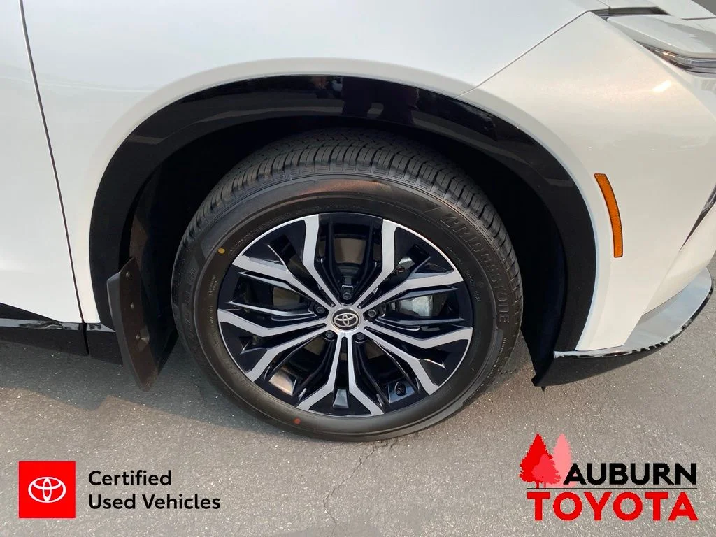 Certified Used 2026 Oxygen White Toyota XLE image 10