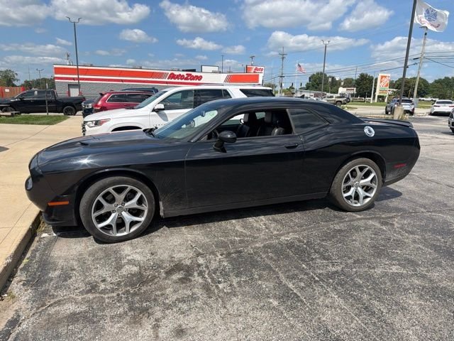 Used 2016 Black Dodge SXT image 3