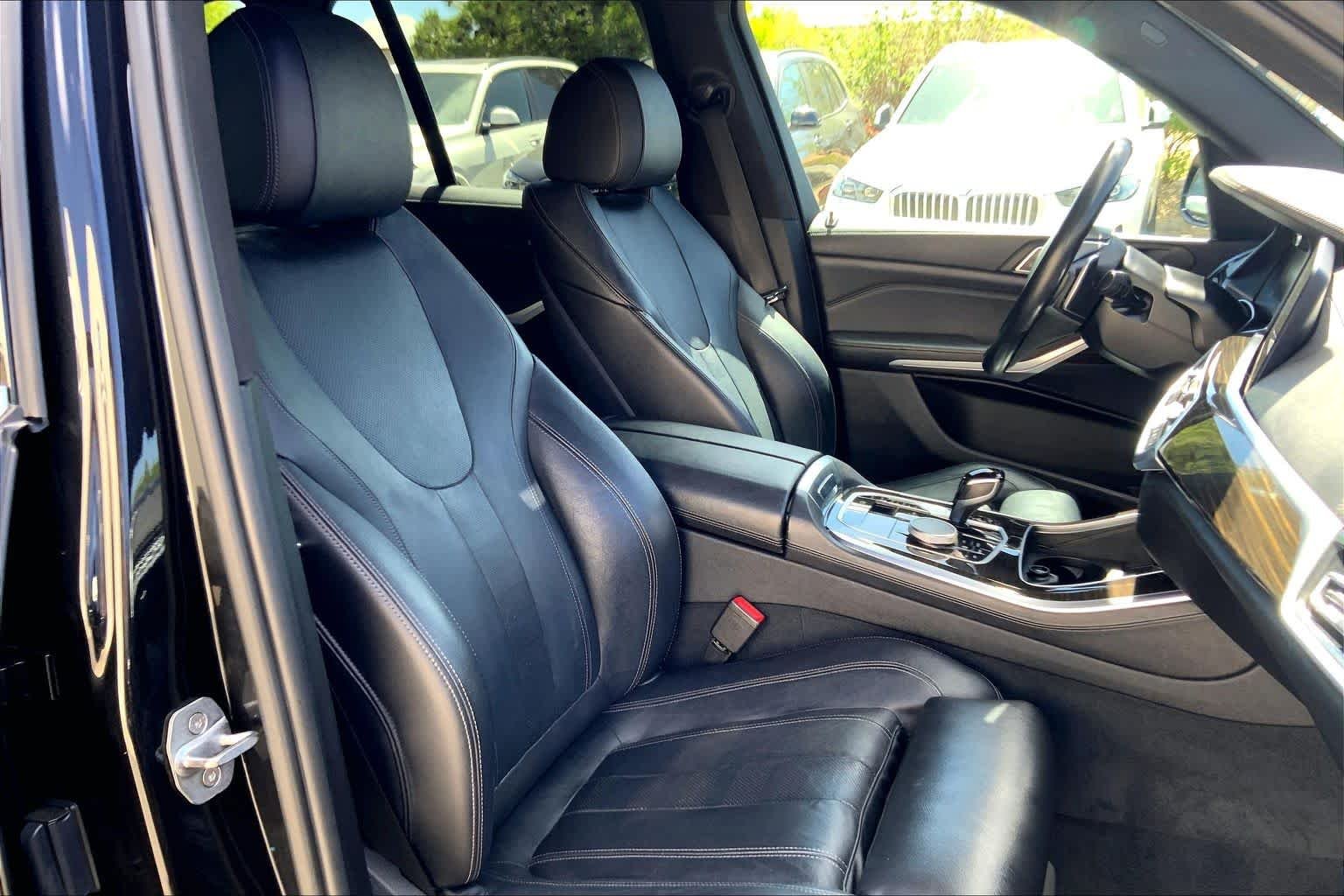 Used 2019 Black Sapphire Metallic BMW xDrive40i image 8