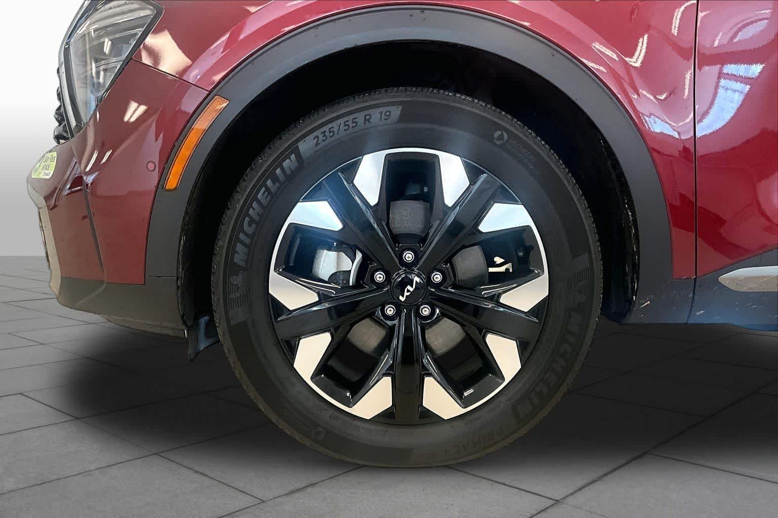Used 2024 Dawning Red Kia X-Line Prestige image 10