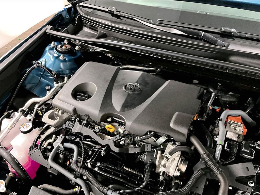 Used 2025  Toyota LE image 33