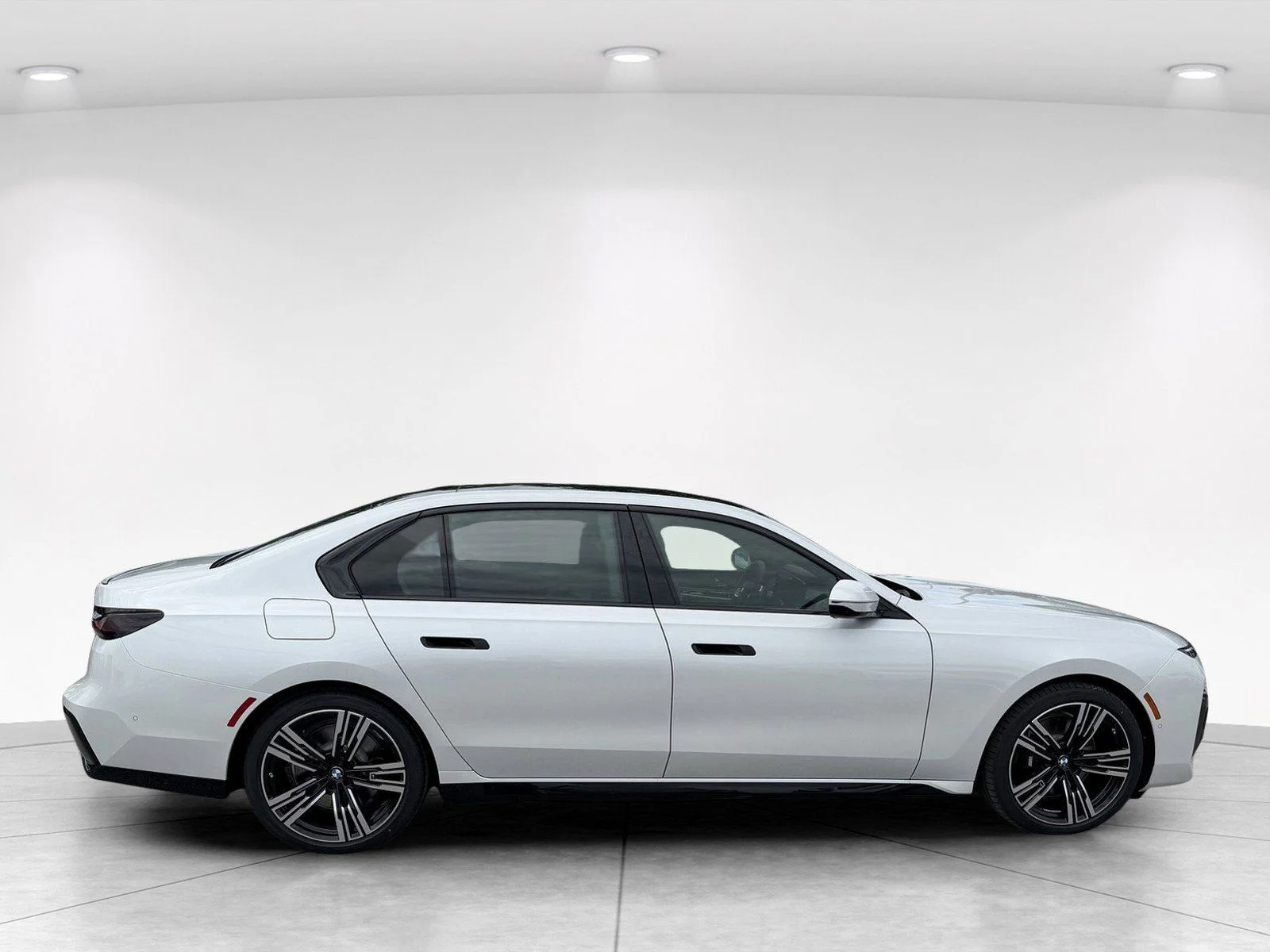New 2026 Mineral White Metallic BMW 740i image 5
