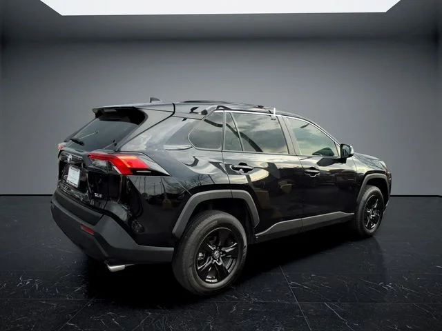 2024 Toyota RAV4 XLE - Photo 3