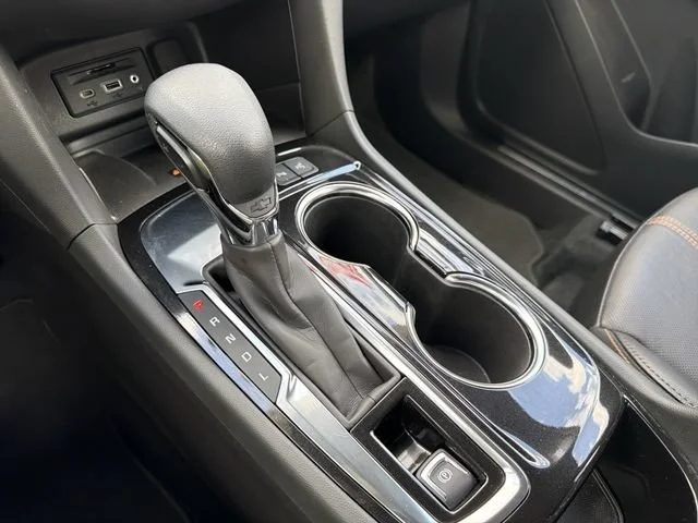 Used 2024 Iridescent Pearl Tricoat Chevrolet Premier image 26