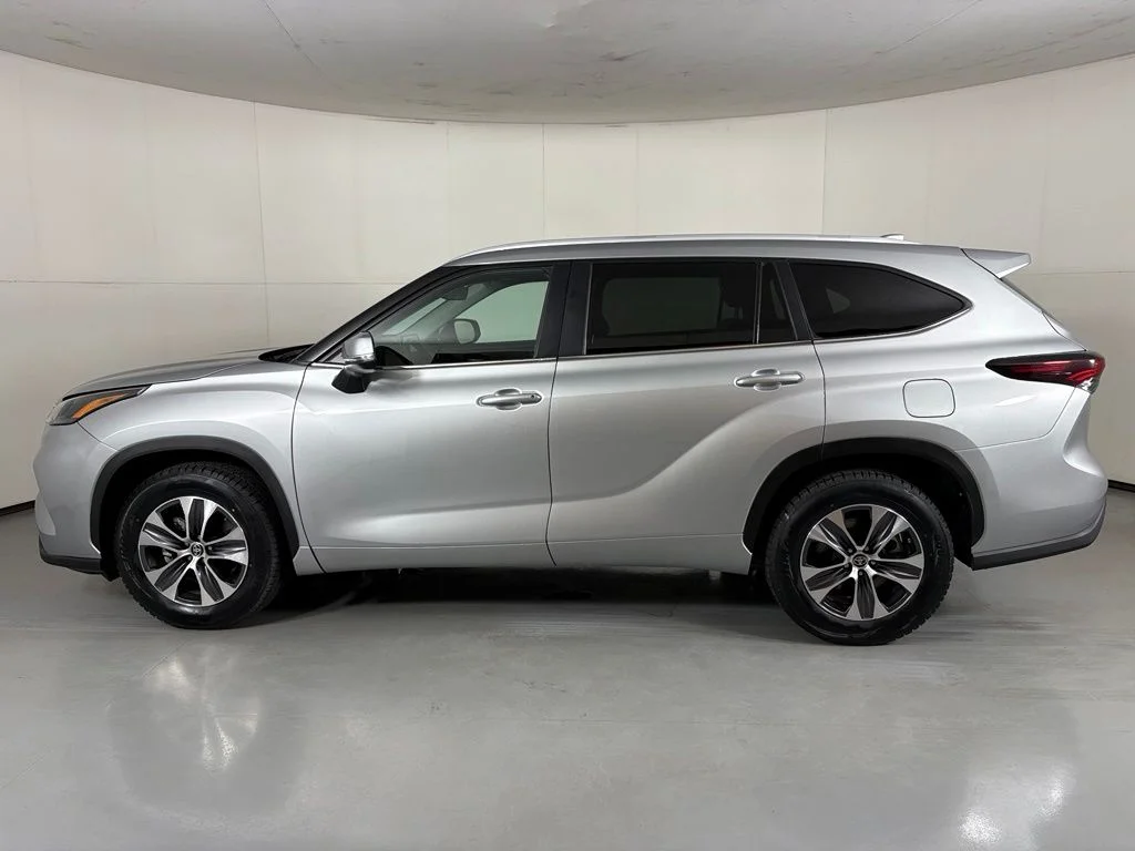 Used 2024 Silver Toyota XLE image 5