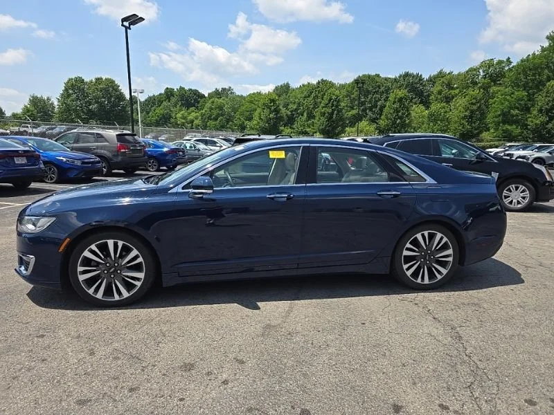 Used 2018 Blue Lincoln Reserve image 4