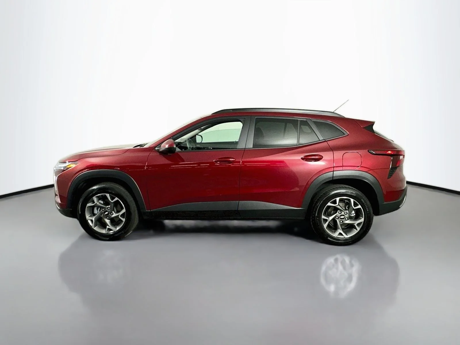 Used 2025 Crimson Metallic Chevrolet LT image 5