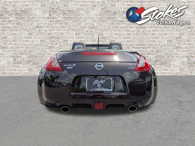 Used 2014 Red Nissan Touring image 4