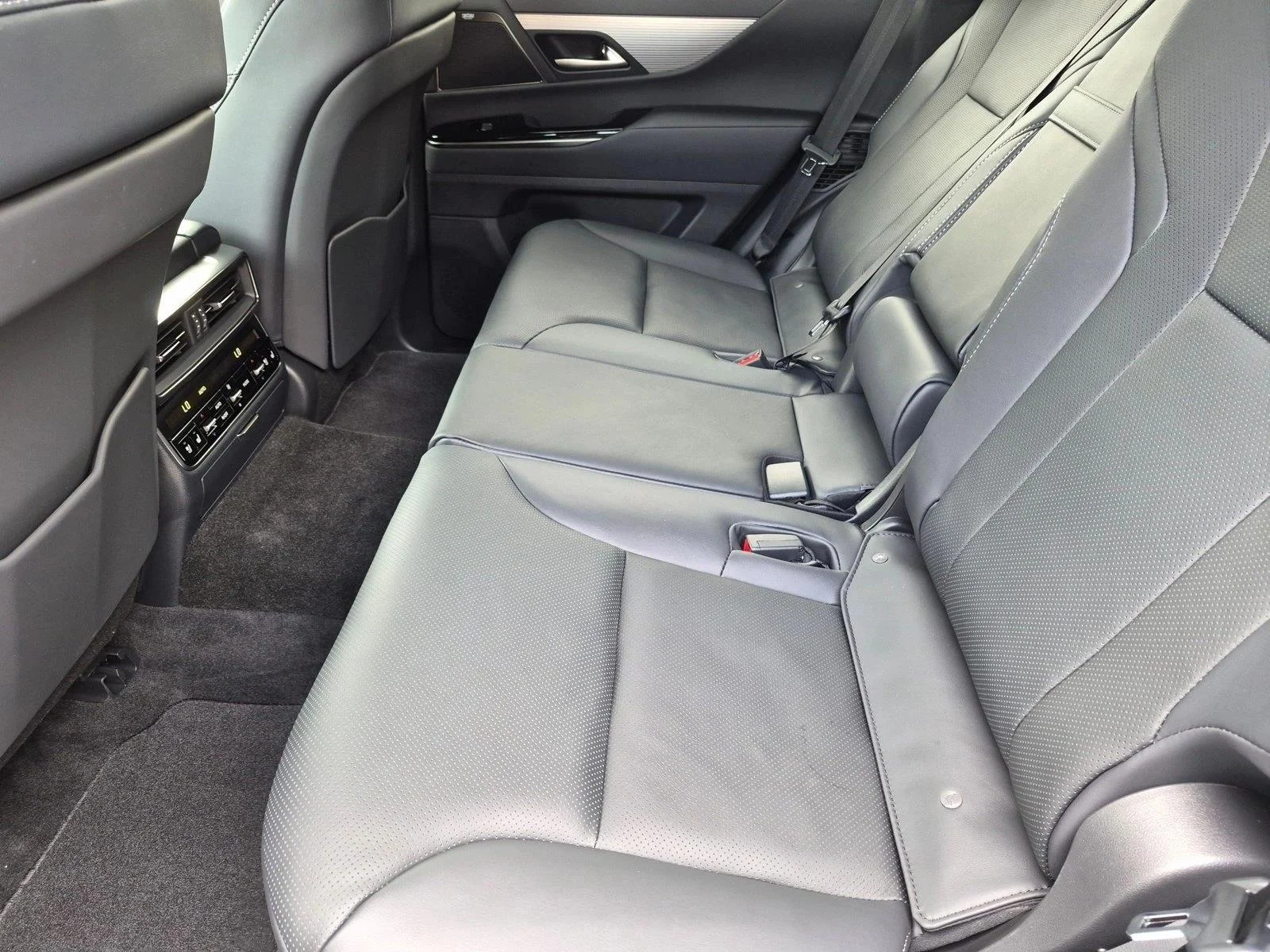 New 2026 Ultra White Lexus LX 700h F SPORT HANDLING image 15