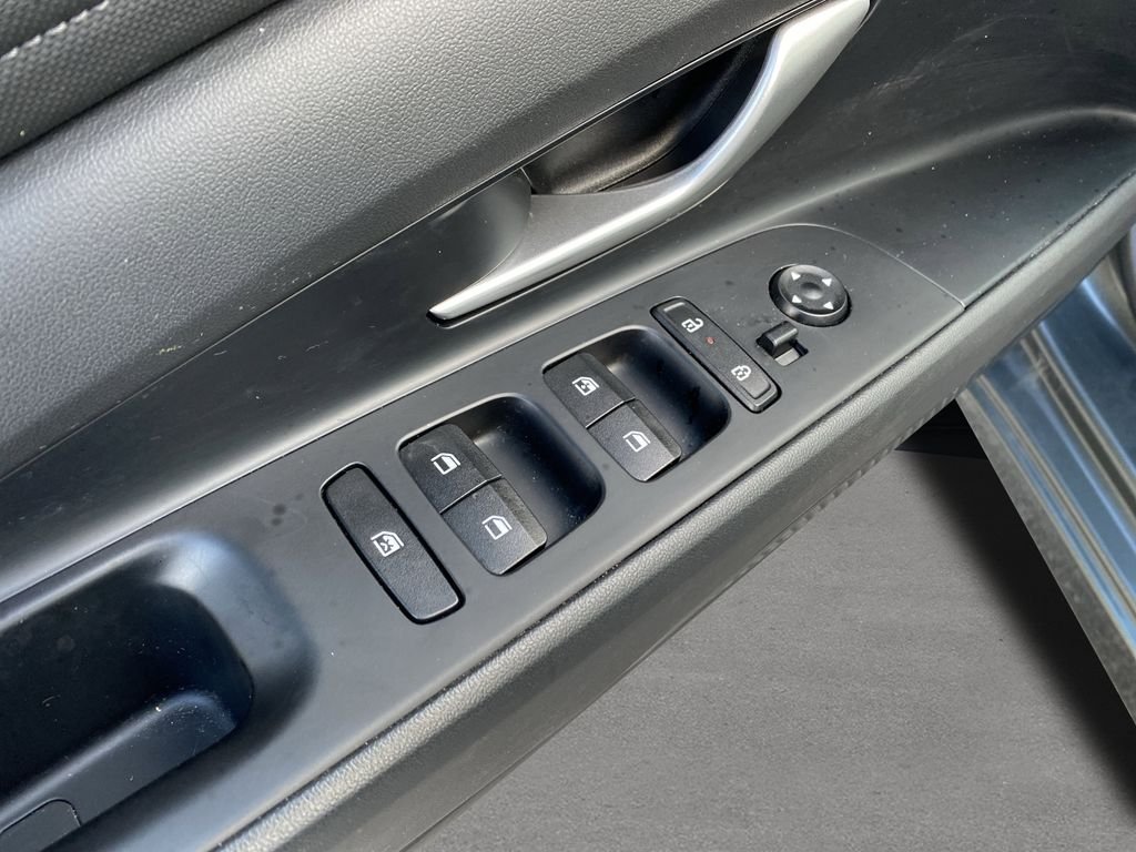 2025 Hyundai Elantra SEL - Photo 18